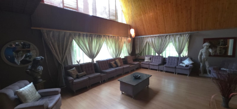 6 Bedroom Property for Sale in Wilkeville North West